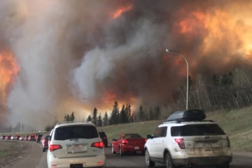 கனடாவில் ஒரு வாரமாக பற்றி எரியும் காட்டுத் தீ; மக்களை வெளியேற உத்தரவு