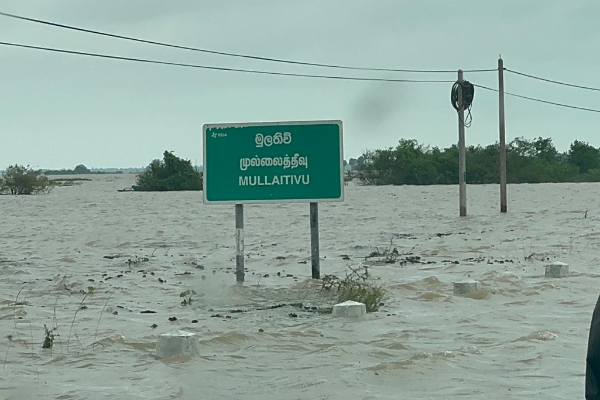 நீரில் இழுத்துச் செல்லப்பட்ட 5 கடற்படை வீரர்களில் ஒருவரின் சடலம் மீட்பு | 1Body 5Navy Personnel Dragged Into Water Recovered