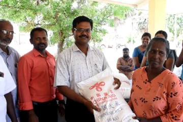 கிளிநொச்சியில் கடற்றொழிலாளர்களுக்கு சீனா நன்கொடை அரிசி வழங்கும் செயற்றிட்டம்