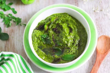 கீரையில் இப்படி சட்னி வைத்து சாப்பிடுங்க... முகம் பளபளவென மாறுமாம்