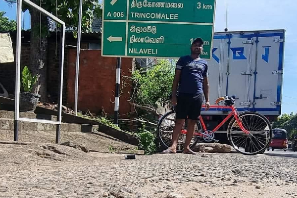 மட்டக்களப்பில் புதிய சாதனை படைத்த இளைஞன்! வைரலாகும் புகைப்படங்கள்! | A Young Man Record In Batticaloa Viral Photos
