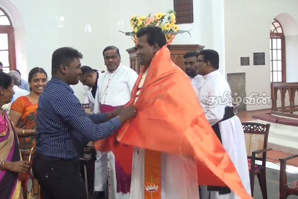 சமூகப் பணிக்காக என்னை அர்ப்பணிப்பேன்: யாழ்.ஆதீனத்தின் புதிய பேராயர் (Photos) | Srilanka Crisis Political Situation Rajapaksa