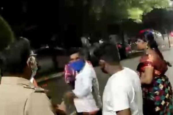 தனுஜாவை தொடர்ந்து… ‘பீப்.... சவுண்டில்’ போலீசாருடன் மதுபோதையில் விசிக வழக்கறிஞர் தகராறு! | Tamilnadu Samugam தனுஜாவை தொடர்ந்து… ‘பீப்.... சவுண்டில்’ போலீசாருடன் மதுபோதையில் விசிக வழக்கறிஞர் தகராறு! | Tamilnadu Samugam