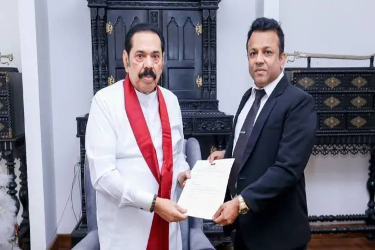 மகிந்த ராஜபக்சவின் உடல்நிலைத் தொடர்பில் போலித் தகவல்! வைத்தியசாலையில் ஏன் அனுமதிக்கப்பட்டார்.. | Mahinda Has Not Been Admitted To The Hospital