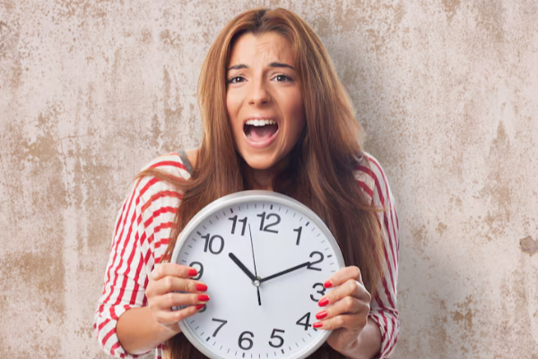 வாஸ்து: வீடுகளில் இரண்டு கடிகாரம் மேல் வைக்கக்கூடாதாம்.. ஏன் தெரியுமா? | As Vastu Can We Keep More Than Two Clocks At Home வாஸ்து: வீடுகளில் இரண்டு கடிகாரம் மேல் வைக்கக்கூடாதாம்.. ஏன் தெரியுமா? | As Vastu Can We Keep More Than Two Clocks At Home