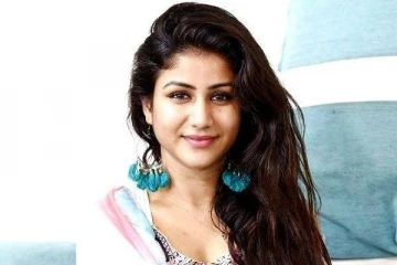 தலைக்கால் புரியாமல் கணவருடன் ஆட்டம்!1 காலை உடைத்து மருத்துவமனையில் சீரியல் நடிகை ஆலியா