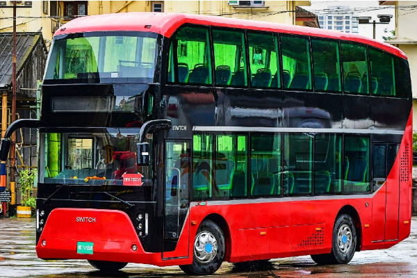 double decker bus - டபுள் டக்கர் பேருந்துகள்