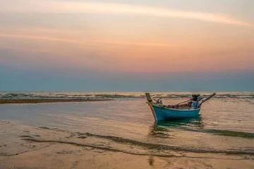 படகு கவிழ்ந்து விபத்து... கொத்தாக புலம்பெயர் மக்கள் மாயம்