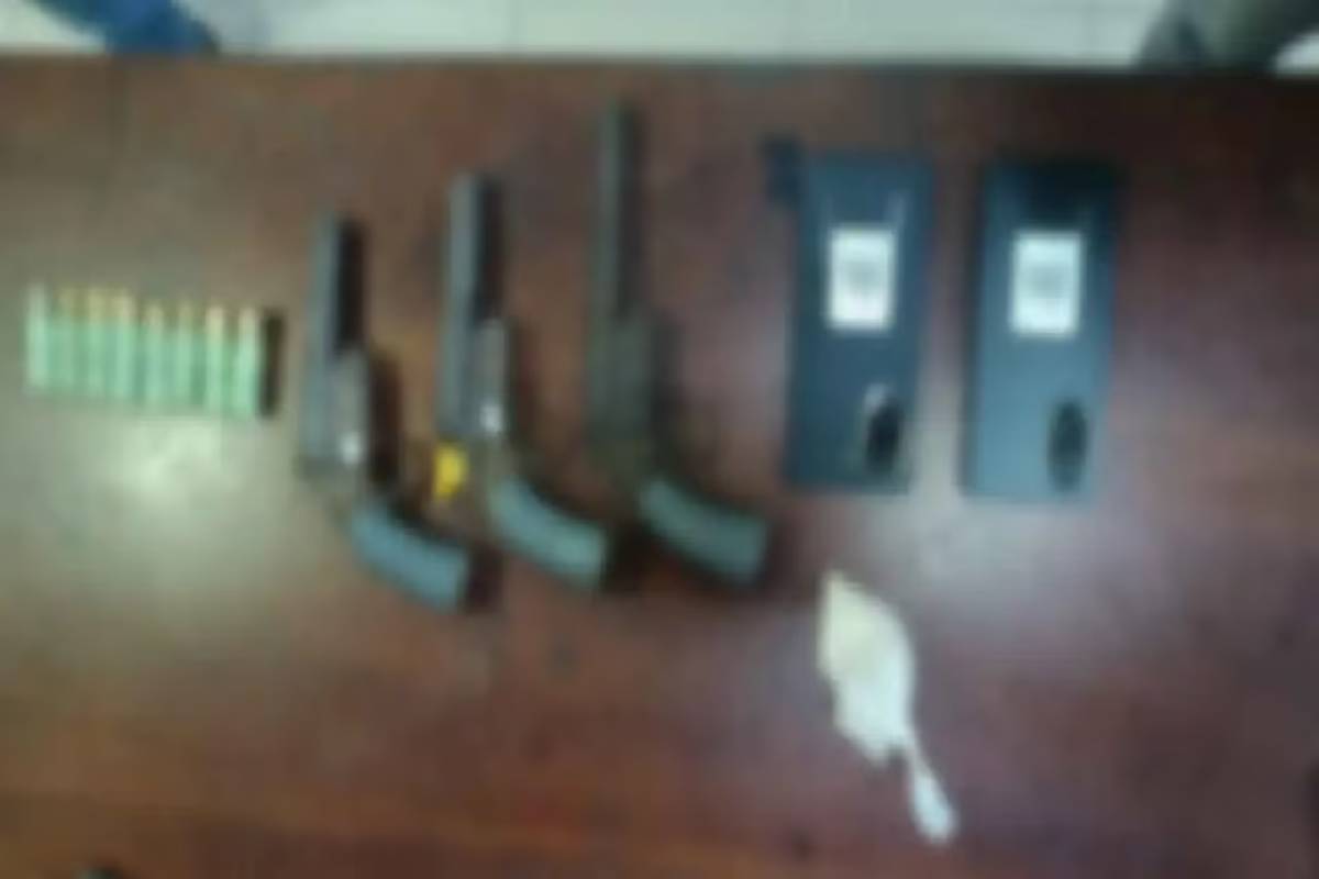 மூன்று துப்பாக்கிகள் மற்றும் போதைப்பொருளுடன் இருவர் கைது | Two Suspects Arrested Three Firearms And Heroin மூன்று துப்பாக்கிகள் மற்றும் போதைப்பொருளுடன் இருவர் கைது | Two Suspects Arrested Three Firearms And Heroin