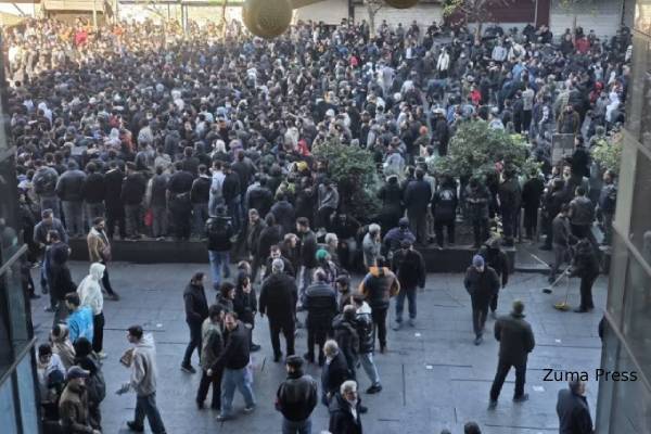 ட்ரம்புக்கு உருக்கமான கோரிக்கை வைத்துவிட்டு உயிரை மாய்த்துக்கொண்ட ஈரானியர் | Iranian Video Appeal To Trump Before