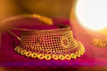 ஒரேயடியாக இறங்கிய தங்கம் விலை - மக்களே.. இதுதான் சரியான நேரம்!