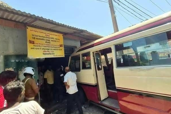 யாழில் சற்று முன்னர் கோர விபத்து; நல்லூர் கந்தன் கொடியேற்ற தினத்தில் சோகம் | Accident Occurred In Jaffna A Short While Ago