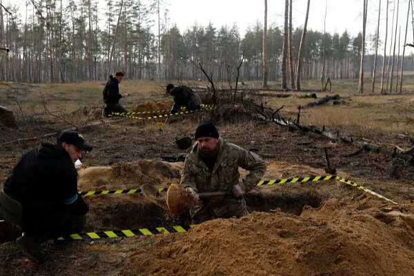உக்ரைன் வீரர்களின் உடல்களைத்தேடும் தன்னார்வலர்கள்! | Volunteers Searching Bodies Ukrainian Soldiers