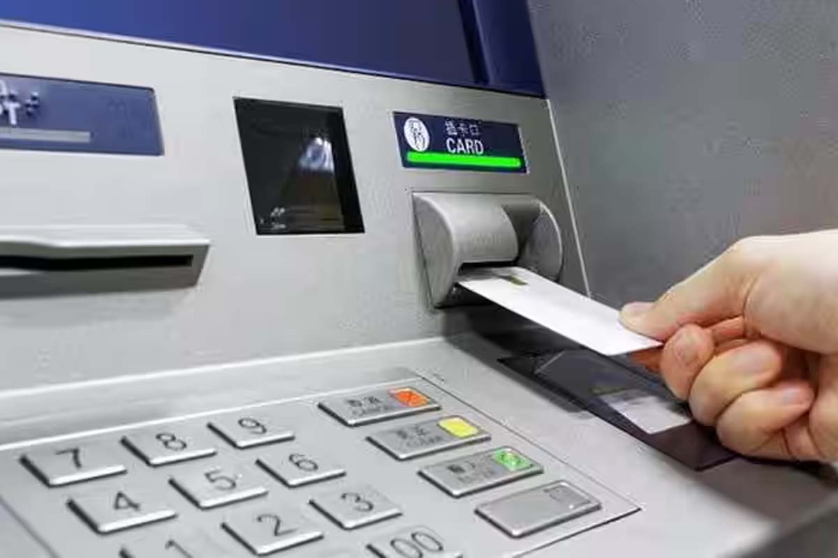 ATM மெஷினில் உங்களது ஏடிஎம் கார்டு சிக்கிக் கொண்டதா? உடனே இதை செய்தால் போதும் | Atm Card Stuck In Atm Machine How To Recover