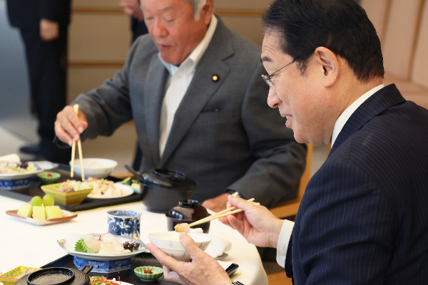Japan pm ate fish