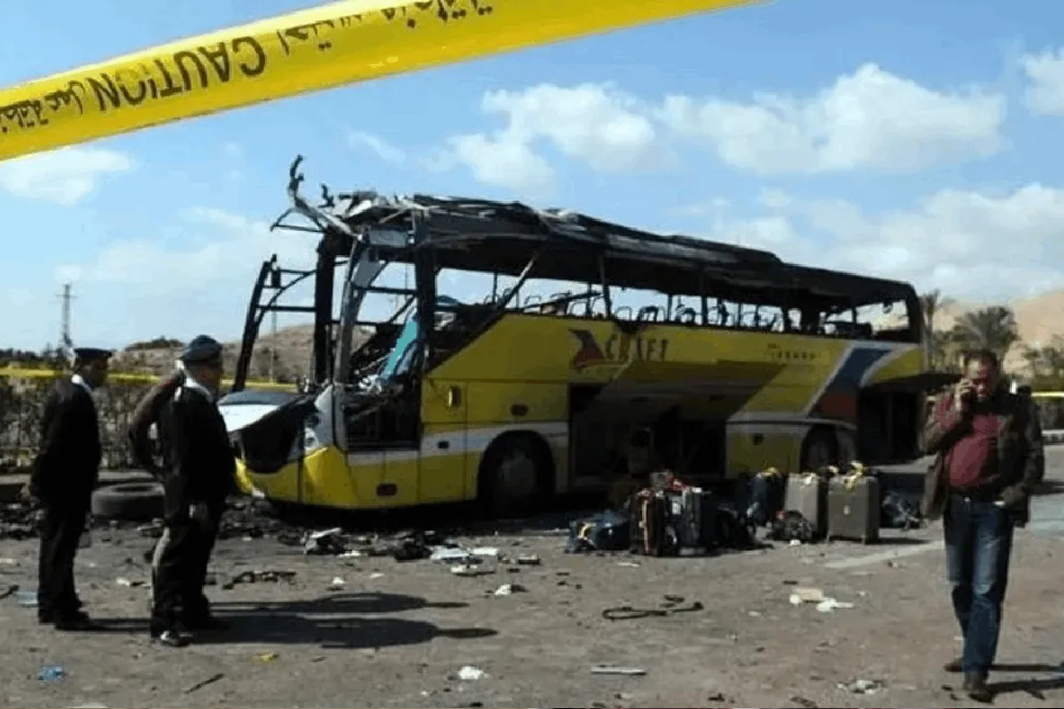எகிப்தில் பேருந்து விபத்து ; 16 பேர் உயிரிழப்பு | Egypt Bus Crash 16 People Killed