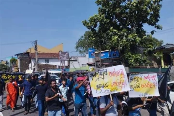 ஆரம்பமானது பாரிய போராட்டம்! ஆயிரக்கணக்கான மாணவர்கள் பங்கேற்பு