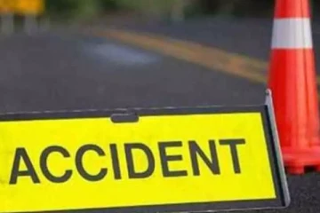 யாழில் வீதியில் நின்றவர்களை மோதிய பேருந்து ; தந்தை பலி ....மகன் மருத்துவமனையில்