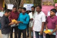 கிழக்குப் பல்கலைக்கழகத்திற்கு முன்னால் போராட்டத்தில் ஈடுபட்ட கிராம மக்கள்