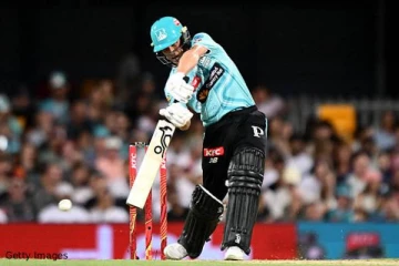 BBL 2025-26: அசுரவேகத்தில் தாக்கிய ஸ்டார்க்! நின்று ஆடி 69 ரன் விளாசிய நேதன்