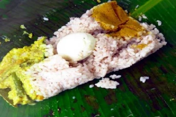 சிறைக் கைதிக்கு கொண்டுவரப்பட்ட உணவுப் பொதிக்குள்  சிக்கியது!