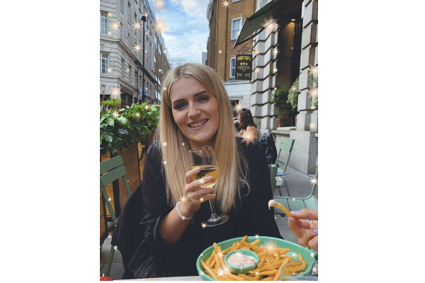 22 வருடமாக சிப்ஸை மட்டுமே சாப்பிட்டு உயிர் வாழும் அதிய பெண் - காரணம் என்ன? | Uk Woman Survives Only Chips Last 22 Years