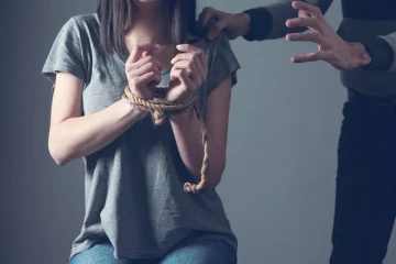 21 வயது பெண் கடத்தப்பட்டதால் பரபரப்பு; வீடு திரும்புகையில் காத்திருந்த அதிர்ச்சி