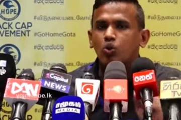 බඩගින්න දැනෙන්නෙ සිංහල-දෙමළ-මුස්ලිම් කියලා නෙමෙයි.. කෑම එවනවා නම් අපි ඔක්කොටම එවන්න.. ලංකාවෙන් ඉන්දියාවට දුන්න මාර පණිවුඩය ! (VIDEO)