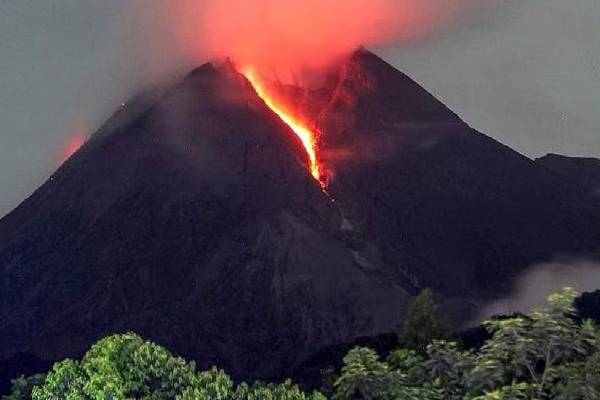 இந்தோனேசியாவில் திடீர் எரிமலை வெடிப்பு ; மக்களுக்கு எச்சரிக்கை | Sudden Volcanic Eruption Indonesia Warning Public