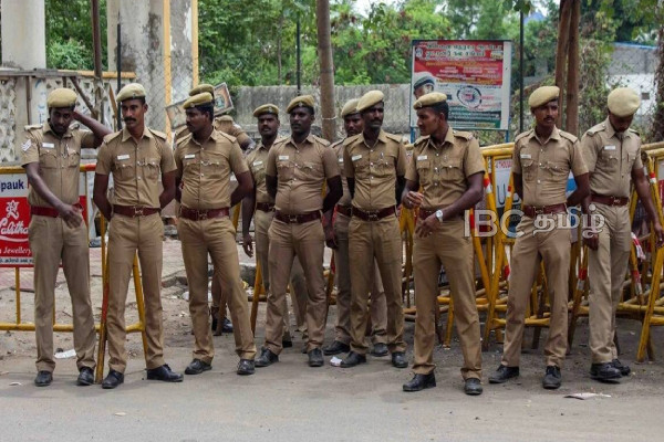 கத்திக் குத்துக்கு இலக்கான இலங்கை பெண் - திருமணம் செய்ய மறுத்ததால் ஏற்பட்ட விபரீதம்..! | Attacks Woman For Refusing To Marry India