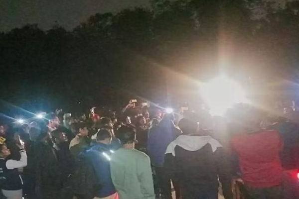 BBC ஆவணப்படத்தை திரையிட்ட மாணவ்ர்கள் மீது கல் வீச்சு : பதட்டத்தில் டெல்லி..நடந்தது என்ன? | Pm Modi Documentary Jnu Student