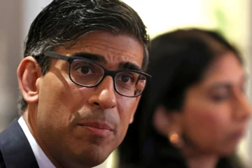 விதிகளை மீறியதுடன் தனிப்பட்ட சலுகையும் கேட்ட பெண் அரசியல்வாதி: பிரித்தானிய அரசியலில் பரபரப்பு