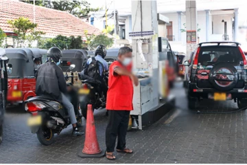 40 எரிபொருள் நிலையங்களை பூட்டுவதாக அறிவித்தார் எரிசக்தி அமைச்சர்