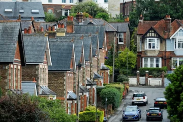 பிரித்தானியாவில் உச்சத்தை தொடும் வீடுகளின் விலை: அதிகரிக்கும் புதிய அழுத்தம்!
