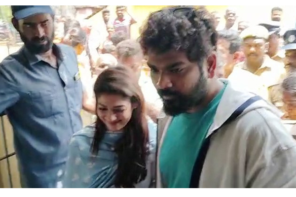 குழந்தைகள் இல்லாமல் பூஜையா!! குலதெய்வத்திடம் அடைக்கலமான மூக்குத்தி அம்மன் | Nayanthara Vignesh Shivan Visit Kuladeiva Temple