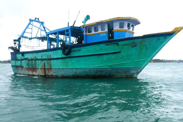 மன்னார் கடற்பரப்பில் சுற்றிவளைக்கப்பட்ட படகு | Boat Surrounded In Mannar Waters Drugs மன்னார் கடற்பரப்பில் சுற்றிவளைக்கப்பட்ட படகு | Boat Surrounded In Mannar Waters Drugs