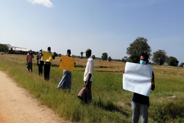 பசளையை வழங்க கோரி விவசாயிகள் கவனயீர்ப்பு
