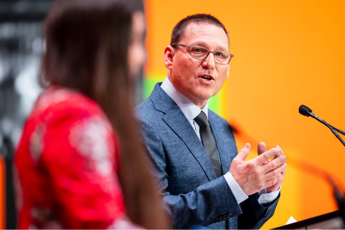 கனடா என்.டி.பி கட்சியின் புதிய தலைவராக அவி லிவிஸ் தேர்வு | Avi Lewis Is The Next Leader Of The Ndp கனடா என்.டி.பி கட்சியின் புதிய தலைவராக அவி லிவிஸ் தேர்வு | Avi Lewis Is The Next Leader Of The Ndp