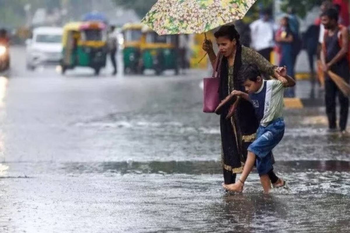 நாடளாவிய ரீதியில் தொடர் கனமழை: 24 மணி நேர மண்சரிவு எச்சரிக்கை! | Landslide Warning For Ratnapura District