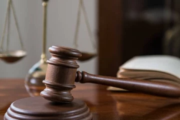 கைகுண்டால் மனைவியை மிரட்டியவருக்கு விளக்கமறியல்