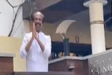 புத்தாண்டு தினத்தில் ரசிகர்களுக்கு வாழ்த்து தெரிவித்த ரஜினிகாந்த்