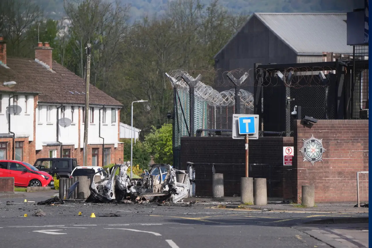 இங்கிலாந்தில் காவல்நிலையம் அருகே கார் குண்டுவெடிப்பு | Car Bomb Explosion In England Near Police Station