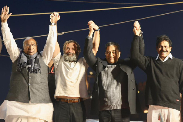 ஆளும் கட்சி பற்றி கவலை இல்லை - ராகுல்காந்தியின் யாத்திரை கூட்டத்தில் கமல்ஹாசன் பேச்சு | Crisis In The Constitution Kamal Haasan