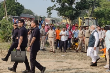 ஒடிசா ரயில் விபத்து நடந்த இடத்தை பார்வையிட்டார் பிரதமர் நரேந்திர மோடி