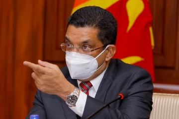 பொதுமக்களிடம் பகிரங்கமாக மன்னிப்பு கோரிய முன்னாள் நிதி அமைச்சர்