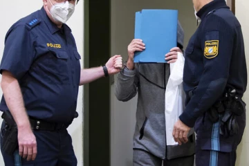 சமையல் மேஜையில் எட்டு ஆண்களுக்கு எலக்ட்ரிசியன் செய்த அறுவை சிகிச்சை... ஒருவர் மரணம்: ஜேர்மனியில் ஒரு பயங்கர வழக்கு