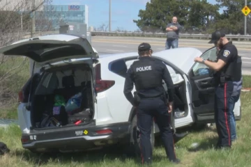 பர்லிங்டனில் கைபேசிகள் கொள்ளை – 2 சிறார்கள் உட்பட நால்வர் கைது