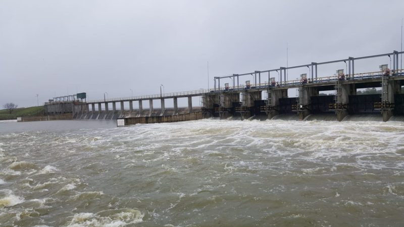 தொடர்ந்து வான் பாயும் இரணைமடு நீர்த்தேக்கம்! 1 Gallery