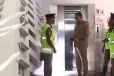 குடியிருப்பில் அறுந்து விழுந்த லிஃப்ட்; கான்ஸ்டபிள் காயம்!