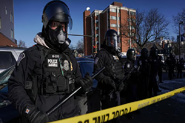 அமெரிக்க வரலாற்றில் மோசமான ஜனாதிபதி ட்ரம்ப் :கருத்து கணிப்பில் அதிர்ச்சி தகவல் | Majority Of Americans Dissatisfied With Trump